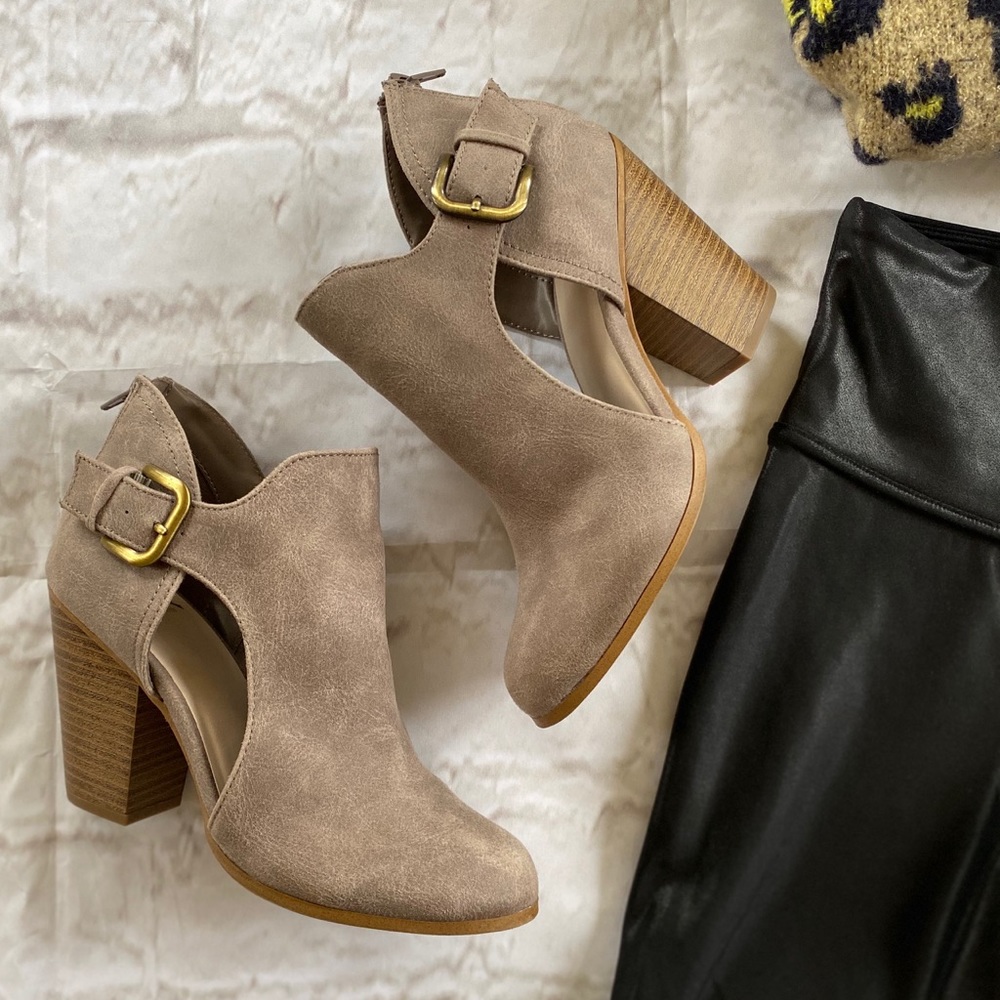 Adorable ankle booties-great neutral for fall